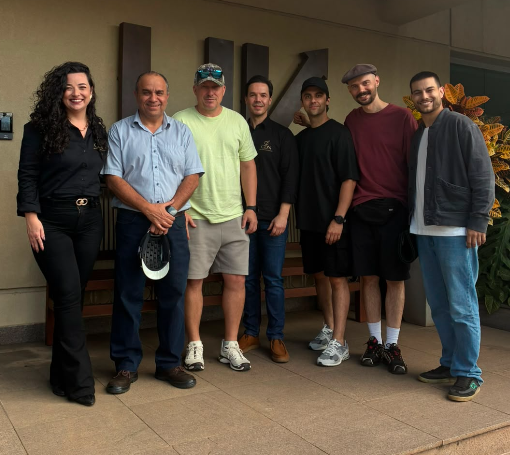 The group with the team at LIV Logística Armazéns Gerais