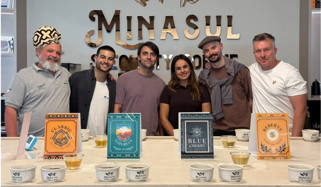 The group with the team at Minasul